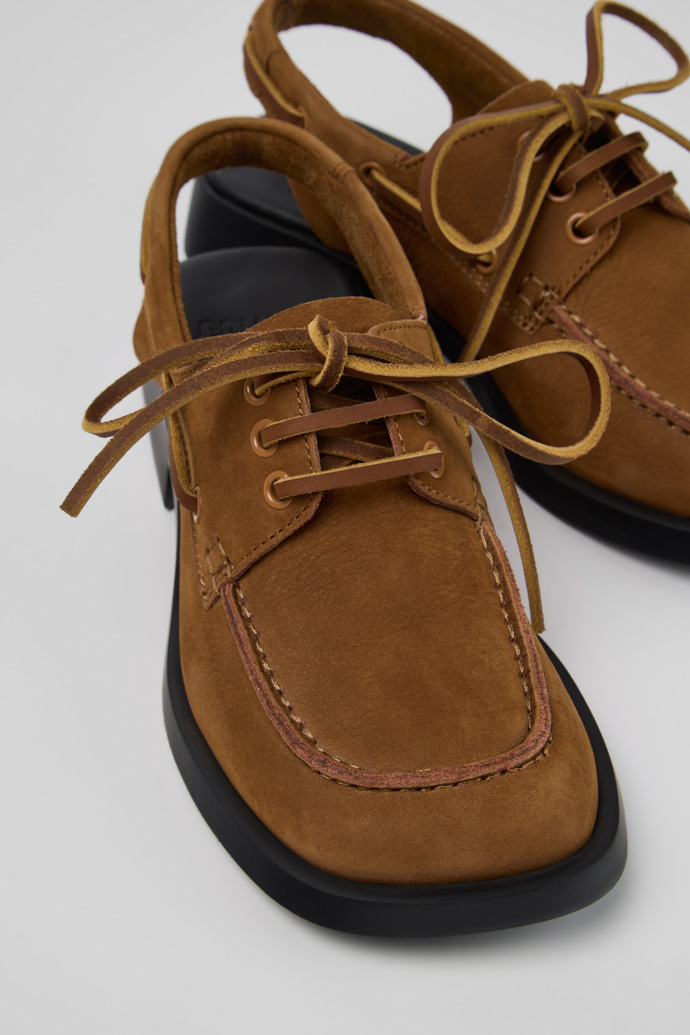 Donna Zapatos semiabiertos de piel nobuk marrón para mujer.