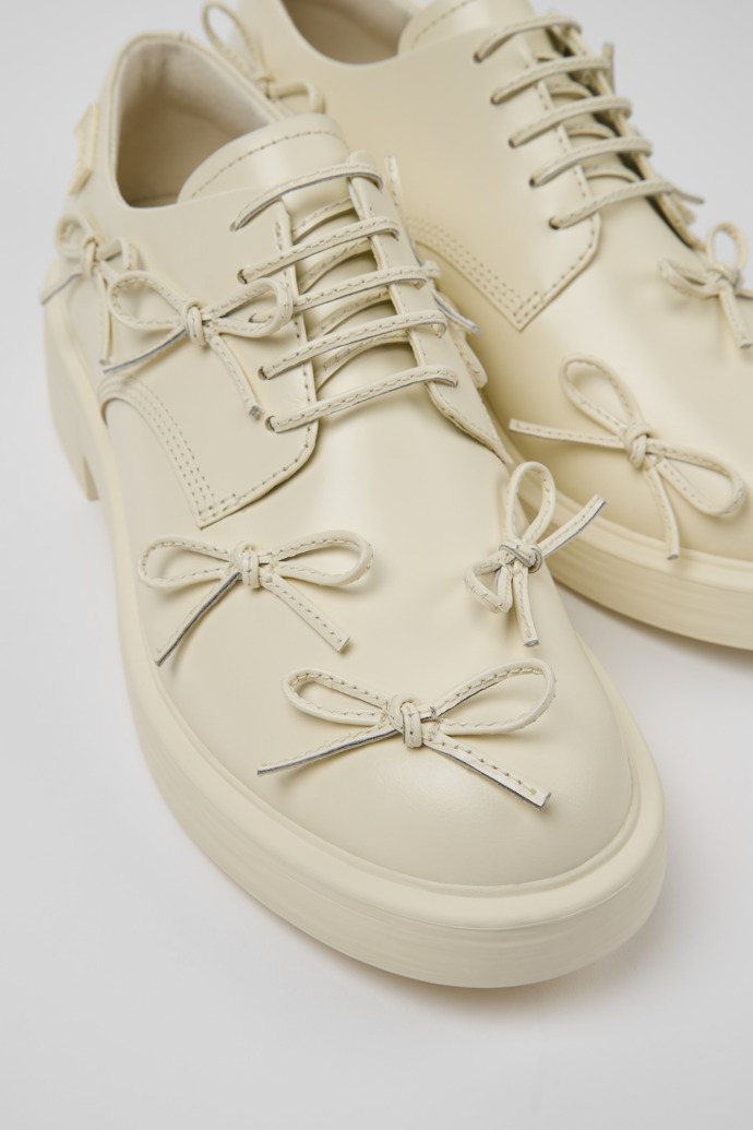 Dean White Leather Women's Shoe.特寫