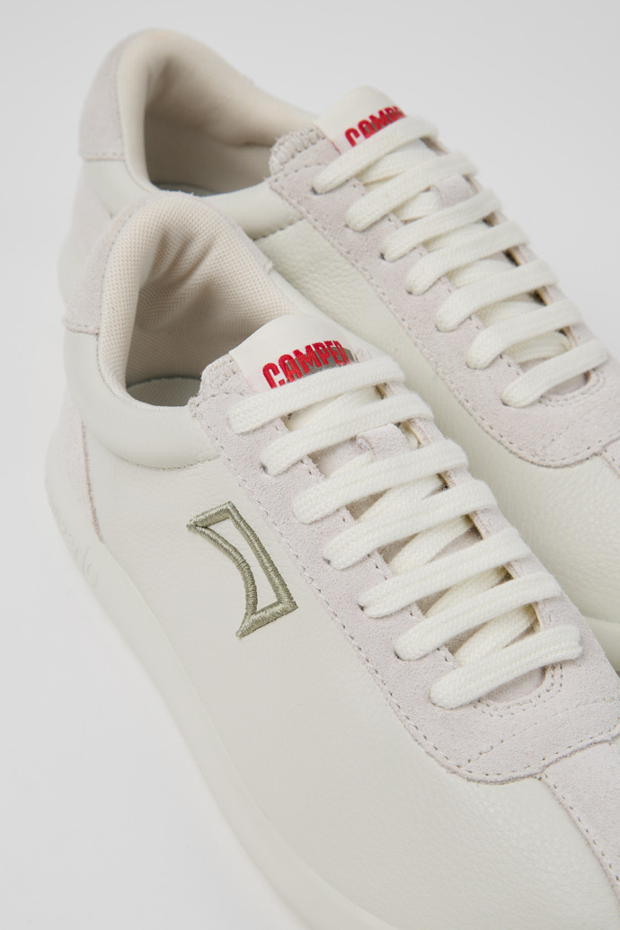 Pelotas XLF Sneakers de piel blanca y nobuk para mujer.