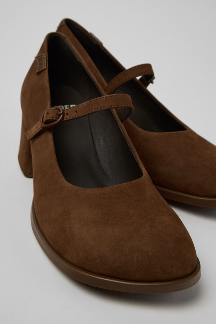 Kora Braune Nubuk-Ballerinas für Damen.