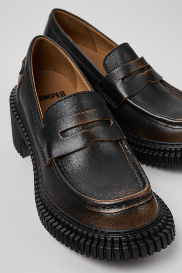 Pix London Mocassins nautiques en cuir noir et marron pour homme.
