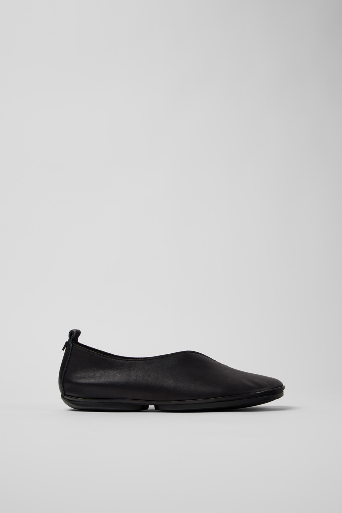 Right Mocassins en cuir noir pour femme.