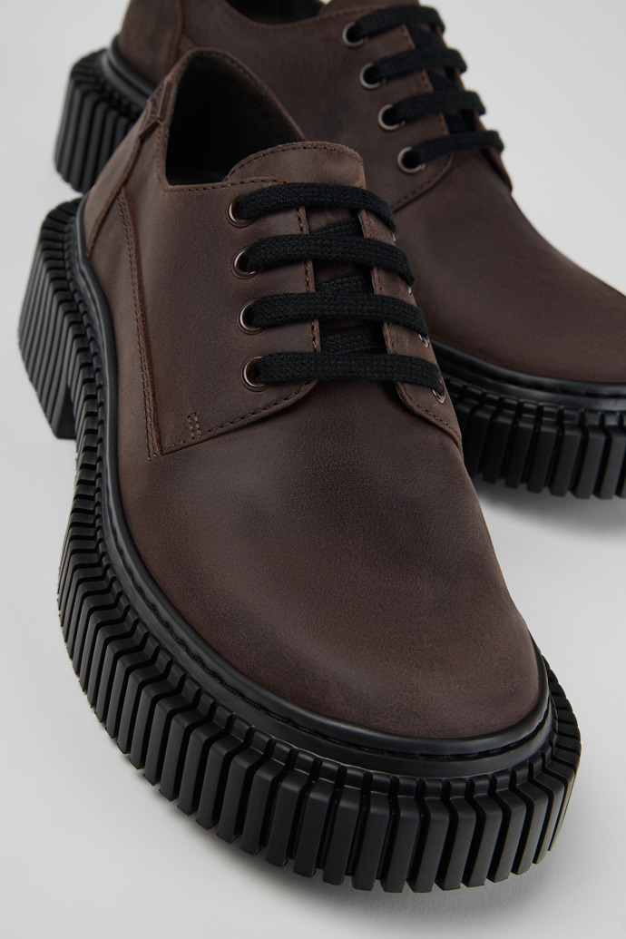 Pix Berlin Zapatos de nobuk marrón para mujer.