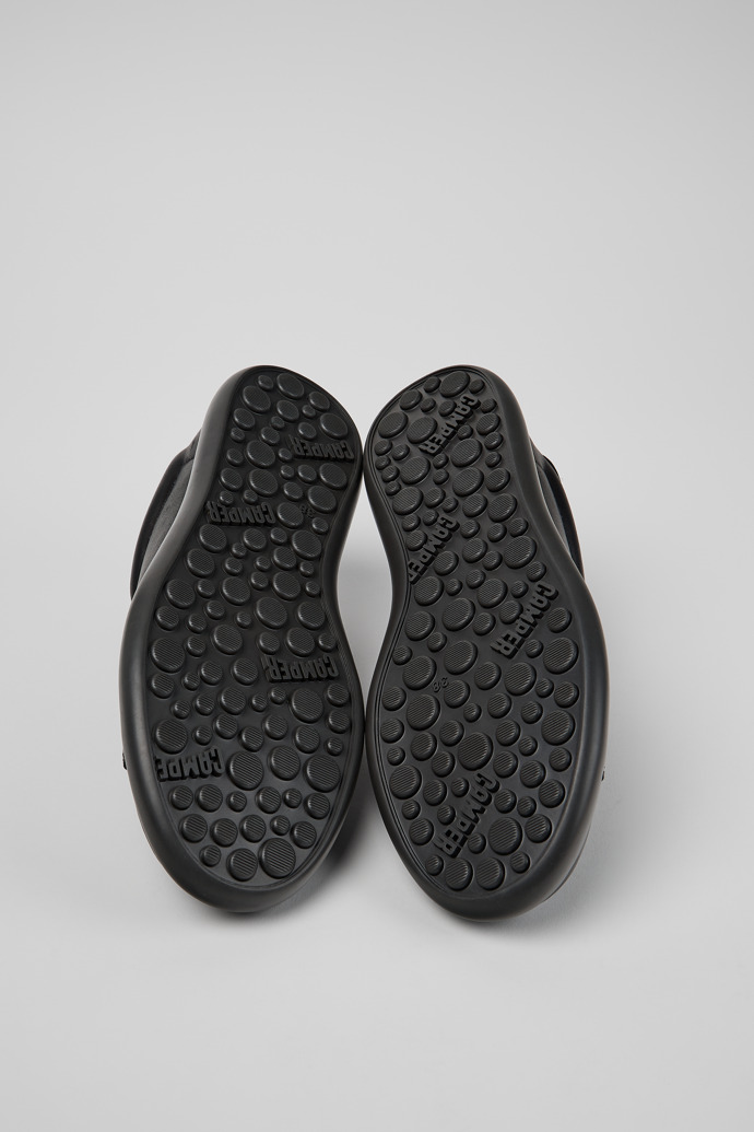 Pelotas Soller Sneakers de piel negra para mujer.