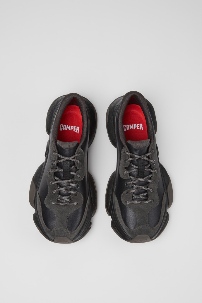 Karst 2 Sneakers de piel negras y grises para mujer.
