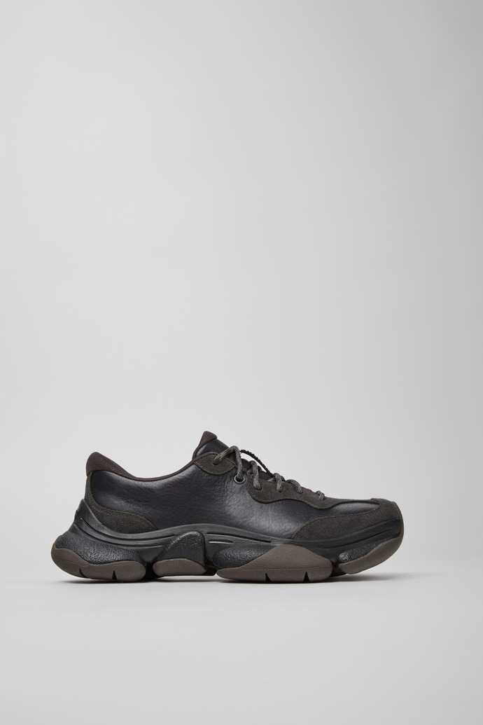 Karst 2 Sneakers de piel negras y grises para mujer.