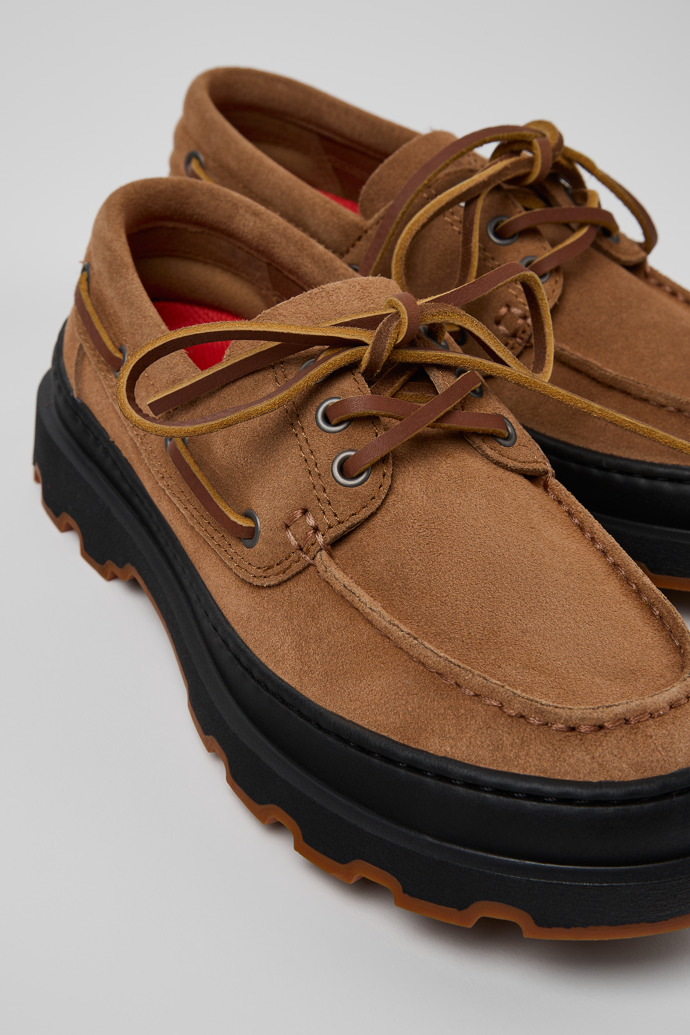 Brutus+ Chaussures en nubuck marron pour femme.