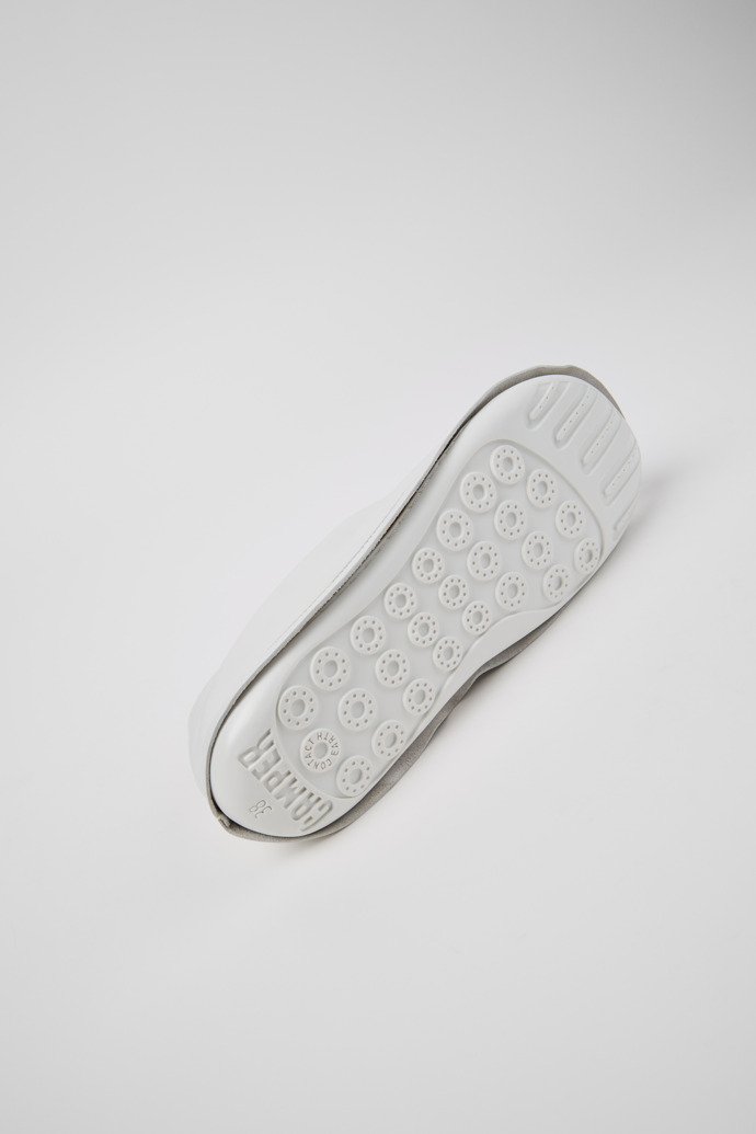 The soles of Camper x ISSEY MIYAKE - Peu Form White Leather Shoes for Women.