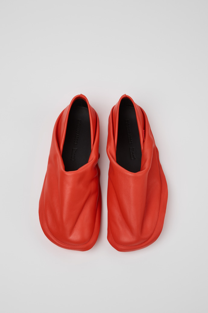 Camper x ISSEY MIYAKE - Peu Form Chaussures pour femme en cuir rouge.