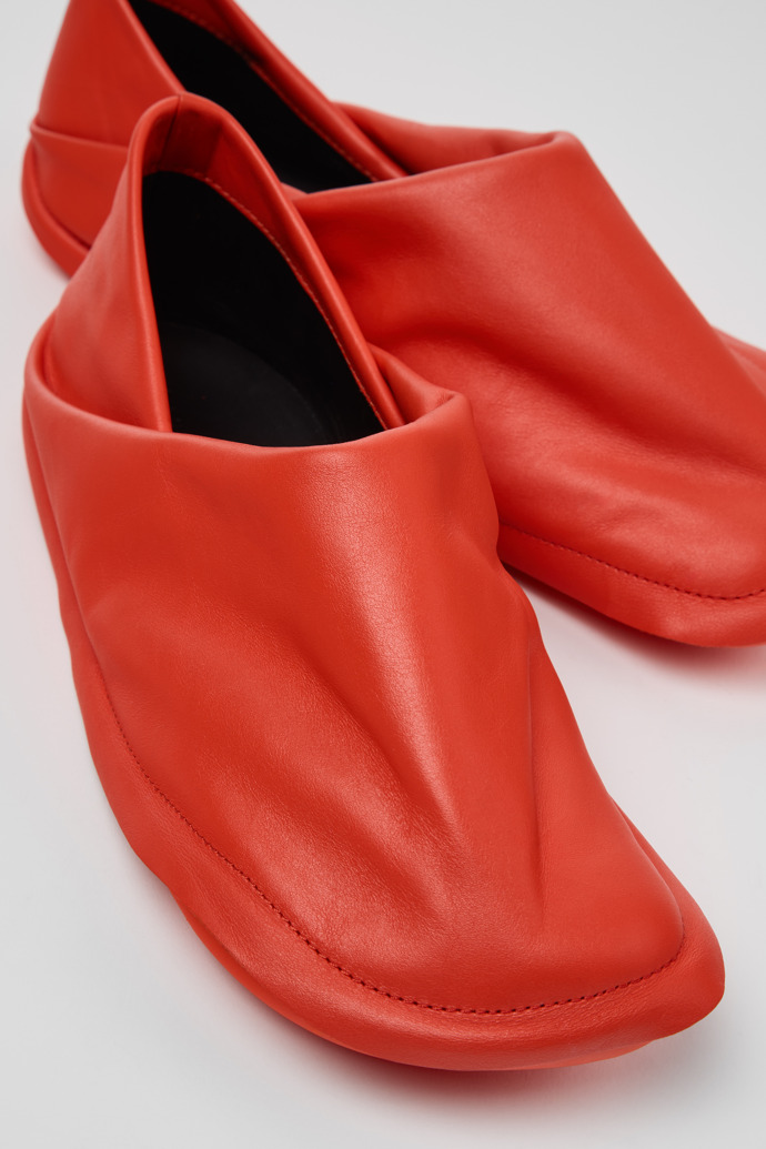 Camper x ISSEY MIYAKE - Peu Form Chaussures pour femme en cuir rouge.