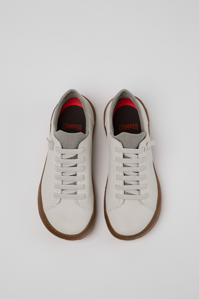 Peu Serra Zapatos de piel blanca y PET reciclado para mujer.