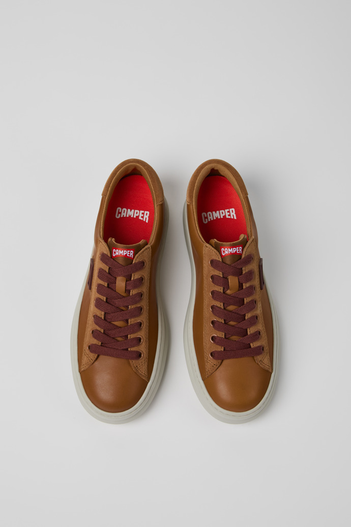 Runner Baskets en cuir et en nubuck marron Pour femme.