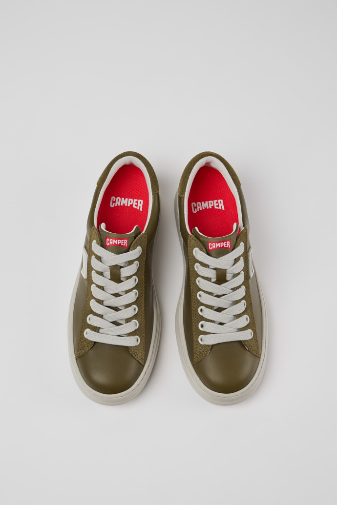 Runner Baskets vertes en cuir et nubuck pour femme.