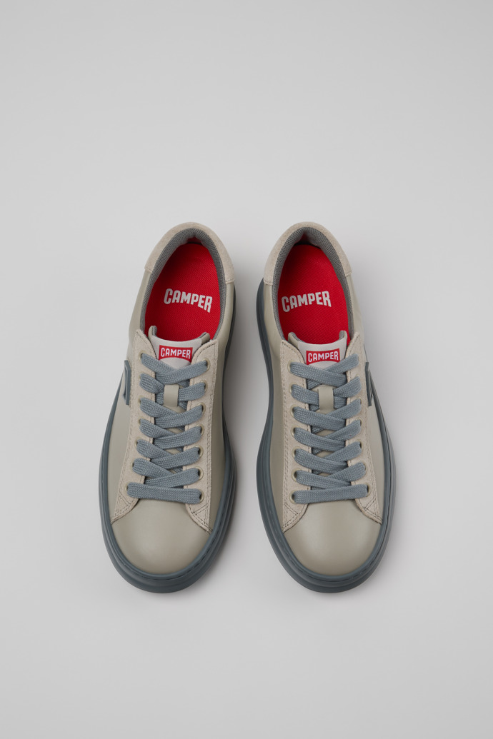 Runner Baskets en cuir et en nubuck beiges pour femme.
