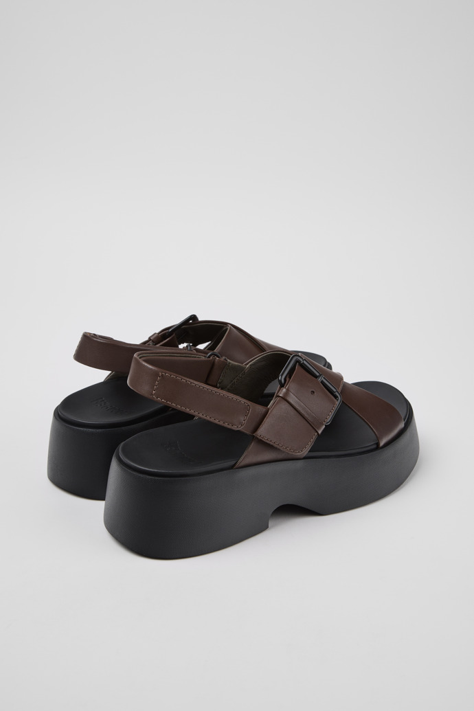 Tasha 女裝啡色皮革涼鞋。