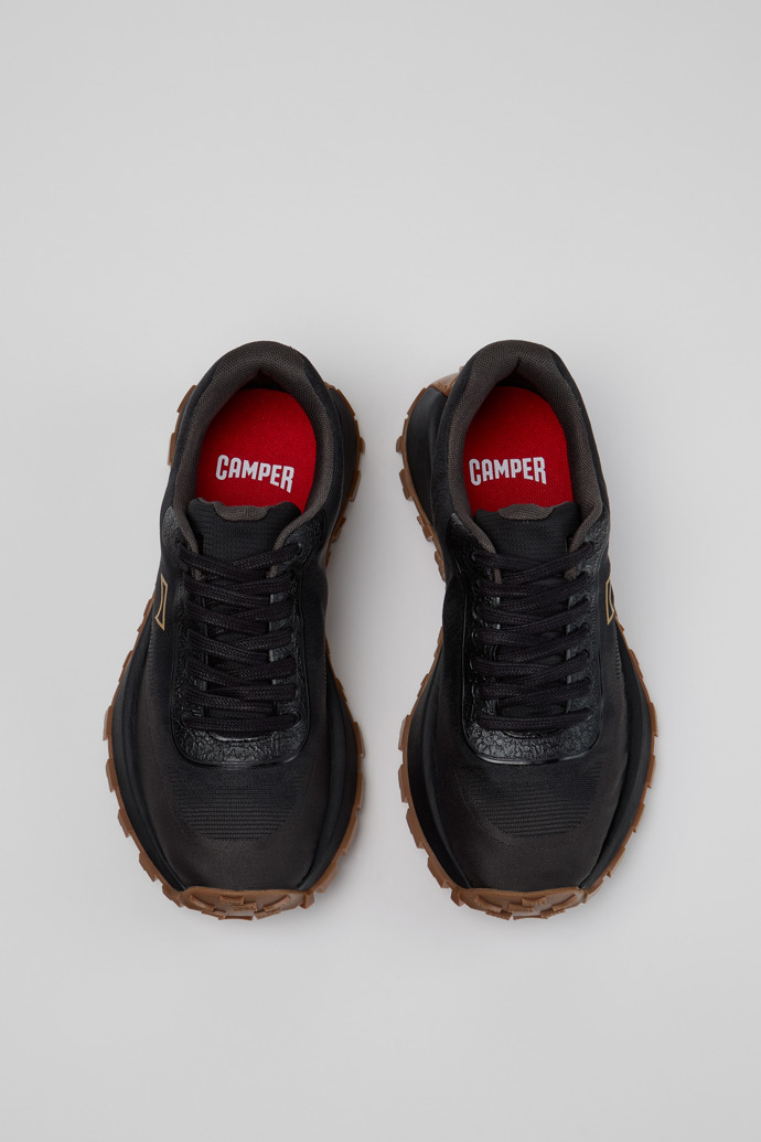 Drift Trail Schwarze und graue Sneaker aus recyceltem PET und technisch entwickelten Materialien für Damen.