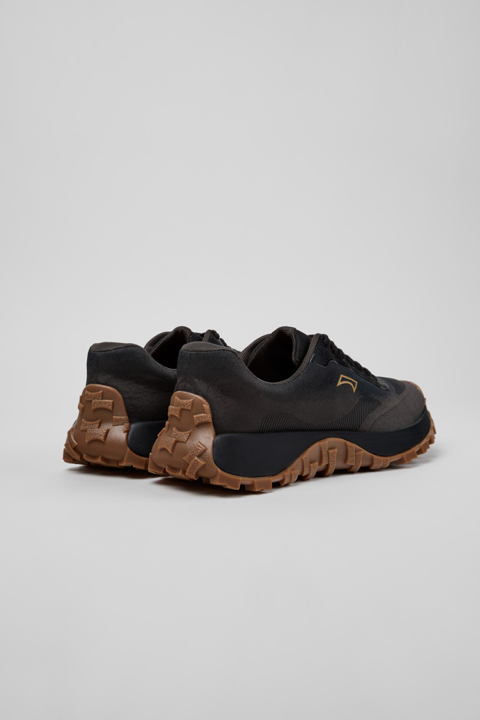 Drift Trail Schwarze und graue Sneaker aus recyceltem PET und technisch entwickelten Materialien für Damen.