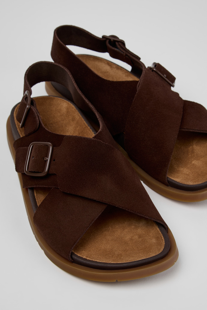 Lluc Sandal Sandalias de ante marrones para mujer.