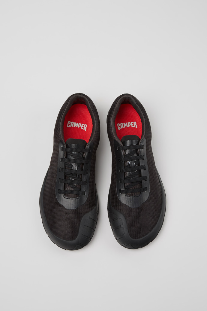 Peu Path+ Baskets en matériaux techniques recyclés noires et grises Pour femme.