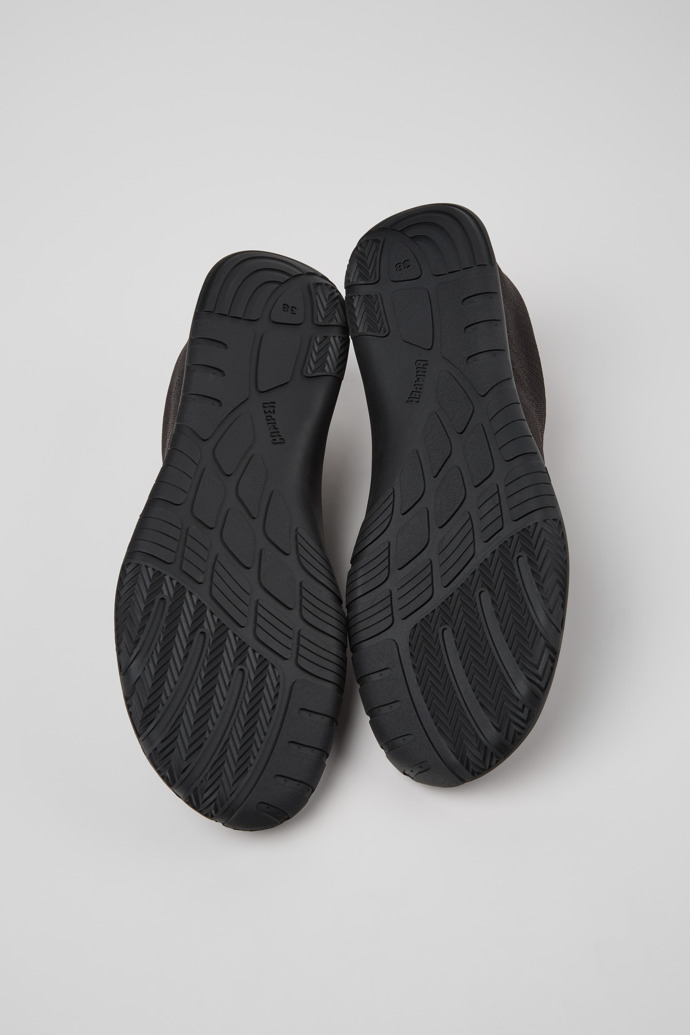 Peu Path+ Baskets en matériaux techniques recyclés noires et grises Pour femme.