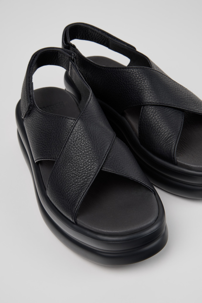 Pelotas Flota Up Sandàlies de pell negra per a dona.