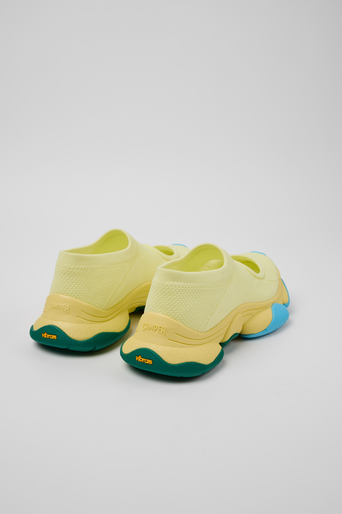 Camper x ISSEY MIYAKE - Karst Finch Sneakers amarillas de materiales de alta tecnología para mujer.