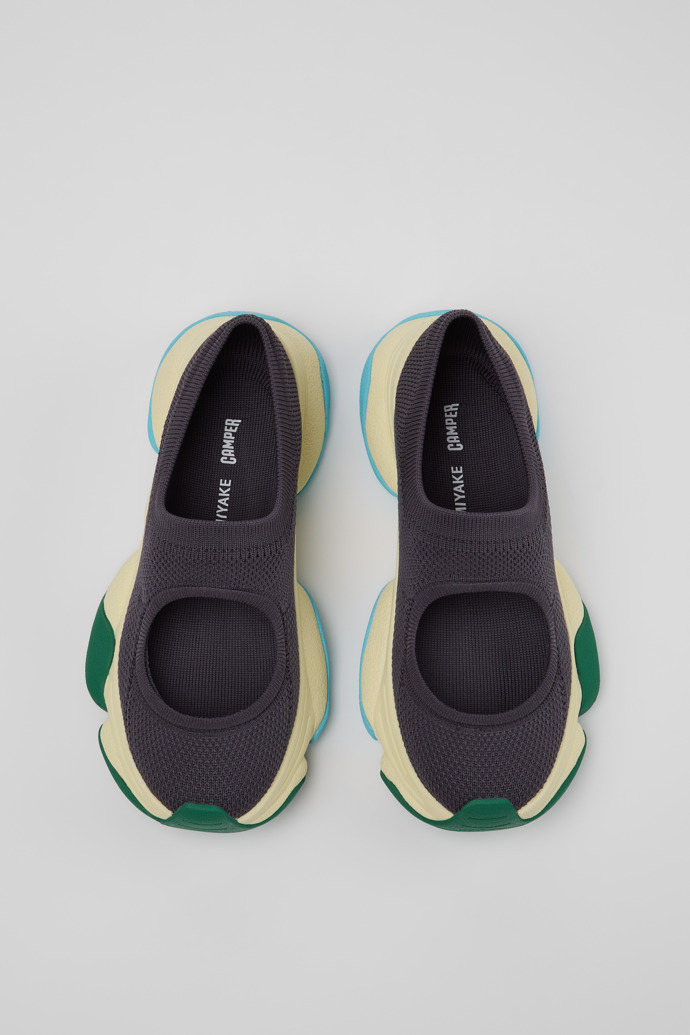 Camper x ISSEY MIYAKE - Karst Finch Sneakers grises de materiales de alta tecnología para mujer.