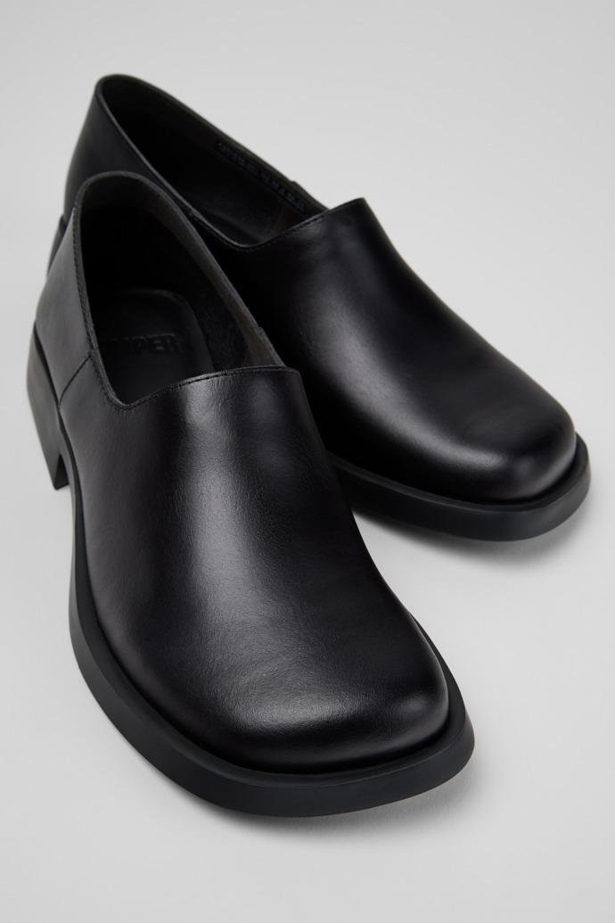 Close-up view of Donna Black Leather Moccasins for Women.