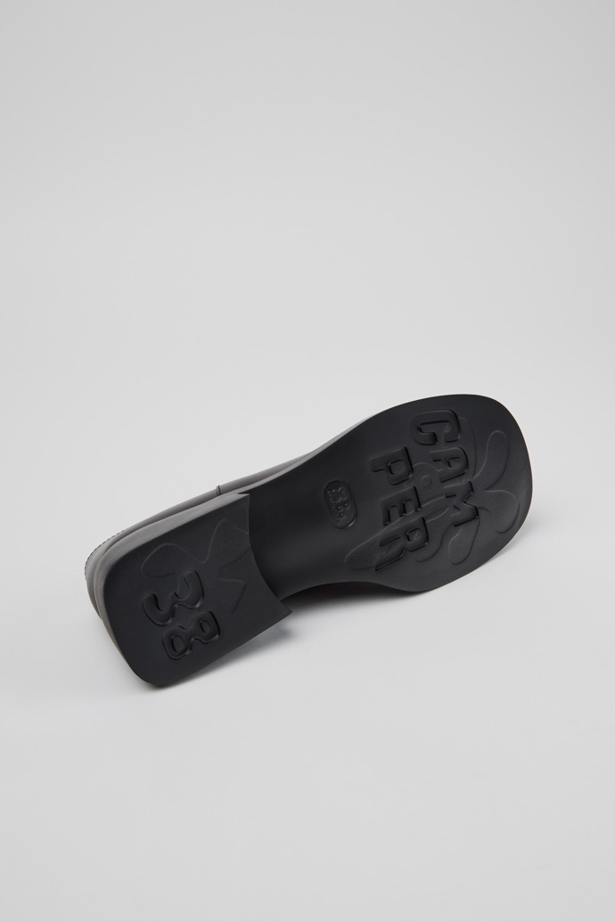 The soles of Donna Black Leather Moccasins for Women.