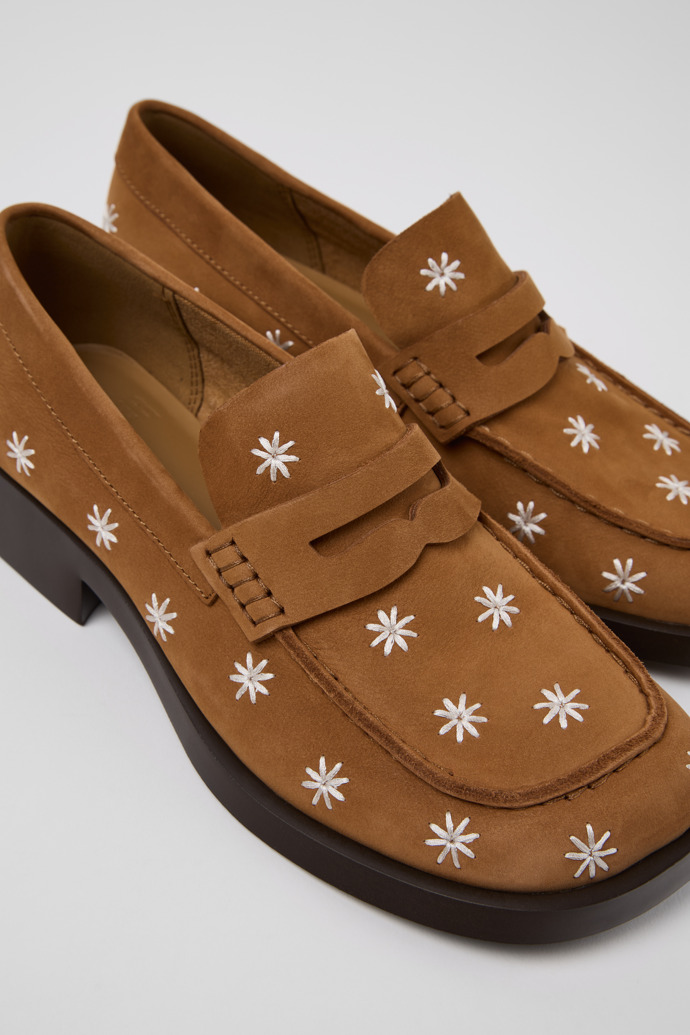 Donna Bruine nubuckleren damesmocassin.