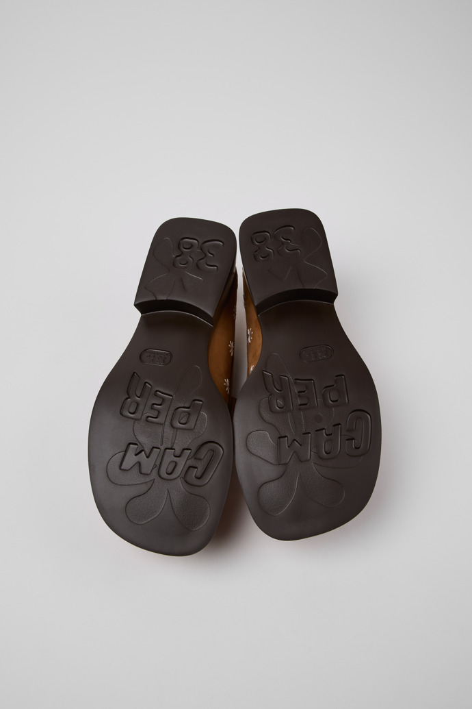 Donna Bruine nubuckleren damesmocassin.