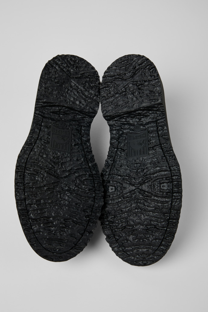 The soles of Twins Black Leather Moccasins for Women.