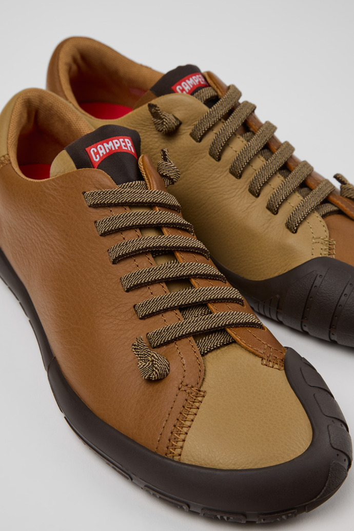 Twins Zapatillas de piel marrones para mujer.