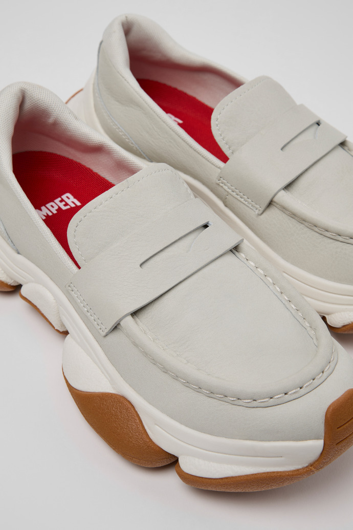 Karst 2 Mocasines de piel blancos para mujer.