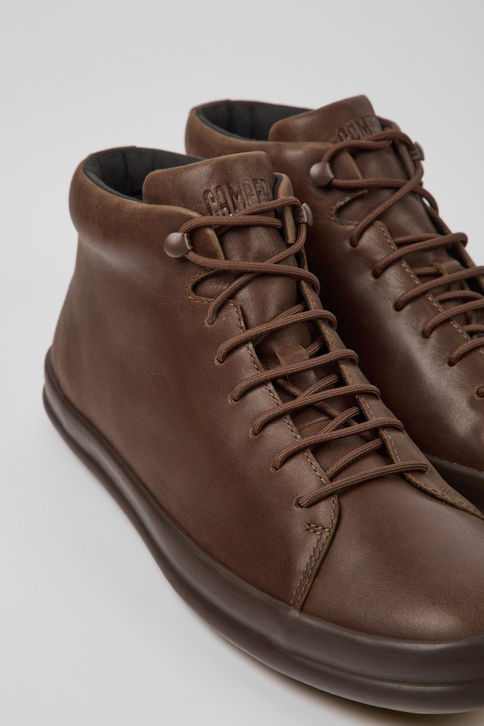Close-up view of Chasis Casual brown ankle boot for men