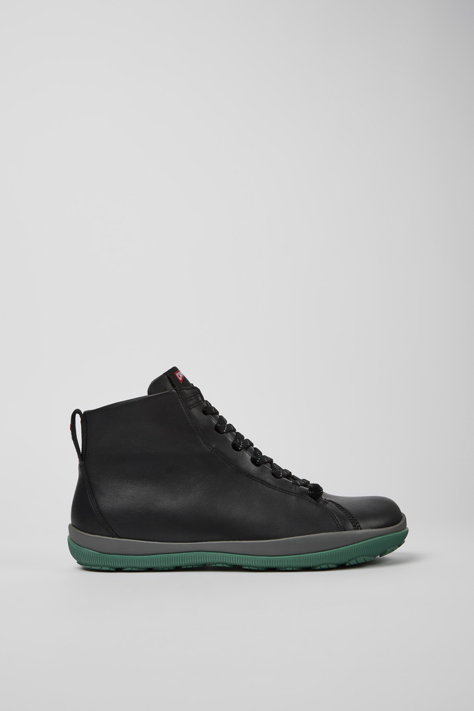 Image of Side view of Peu Pista Black leather ankle boots for men