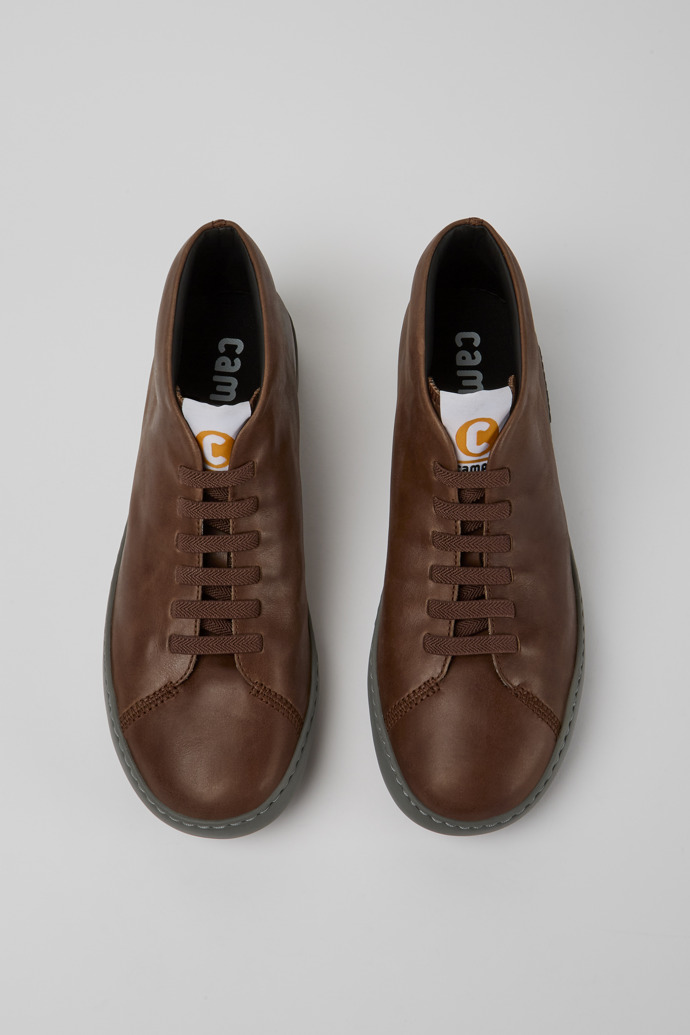 Overhead view of Peu Touring Brown leather men's sneakers