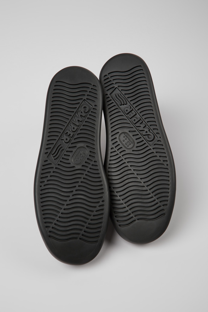 The soles of Runner Men's black ankle boot