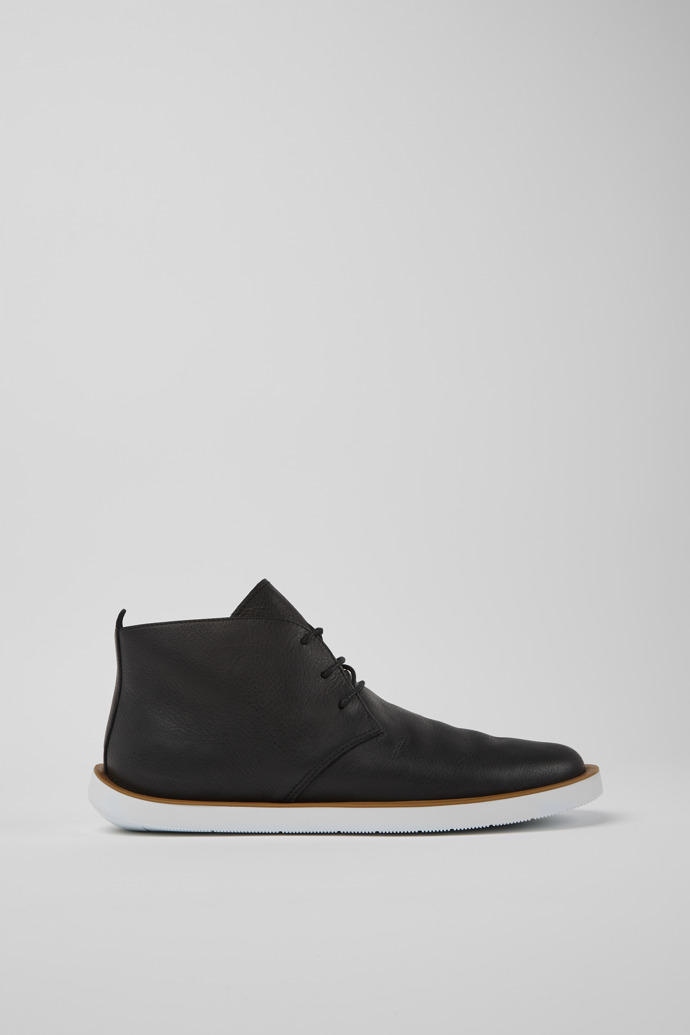 Side view of Wagon Black leather men's shoes
