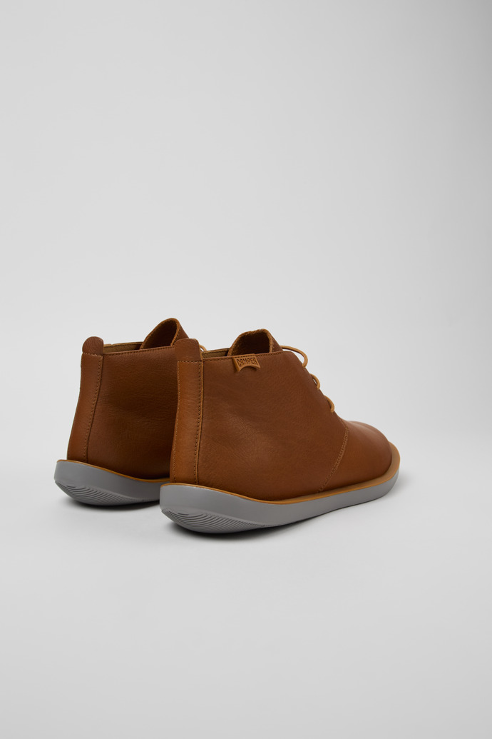 Wagon Bottines en cuir marron pour homme.