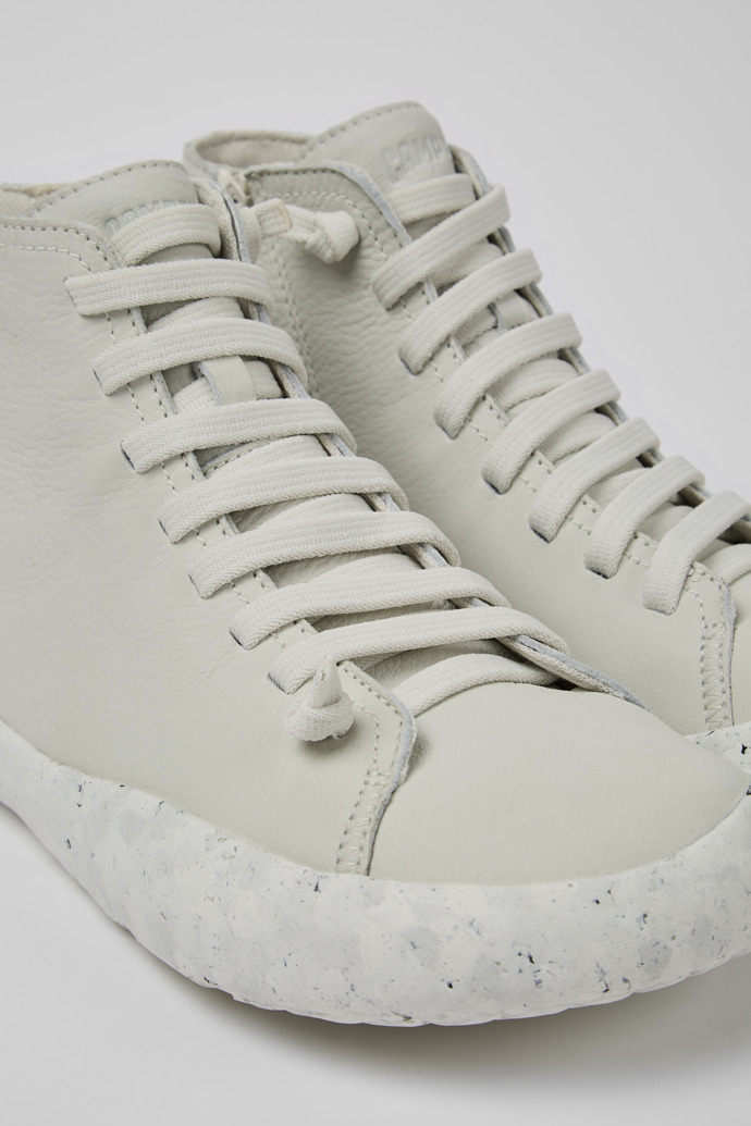 Close-up view of Peu Stadium White non-dyed leather ankle boots for men