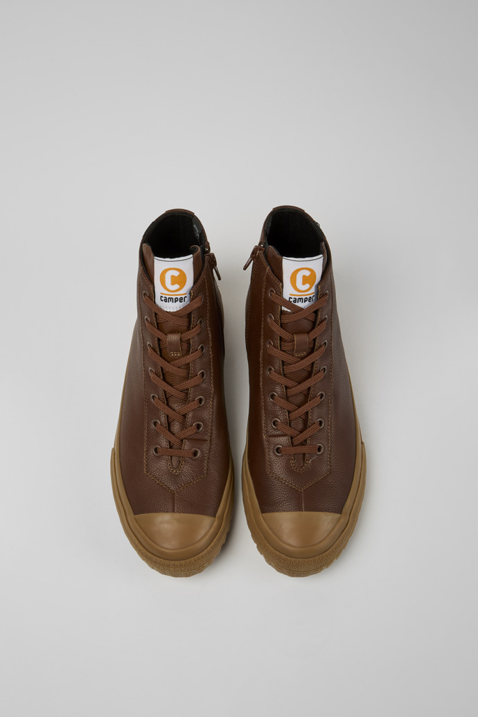 Overhead view of Camaleon Brown leather boots for men