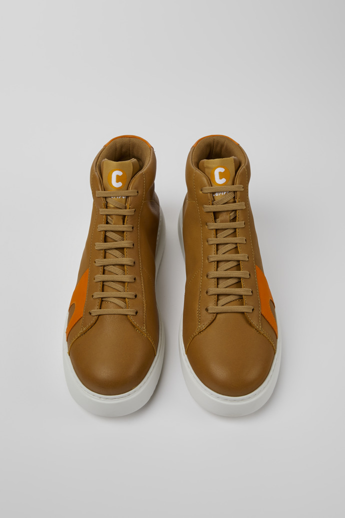 Runner K21 Kahverengi ve turuncu renkli, deri spor ayakkabı modelin üstten görünümü