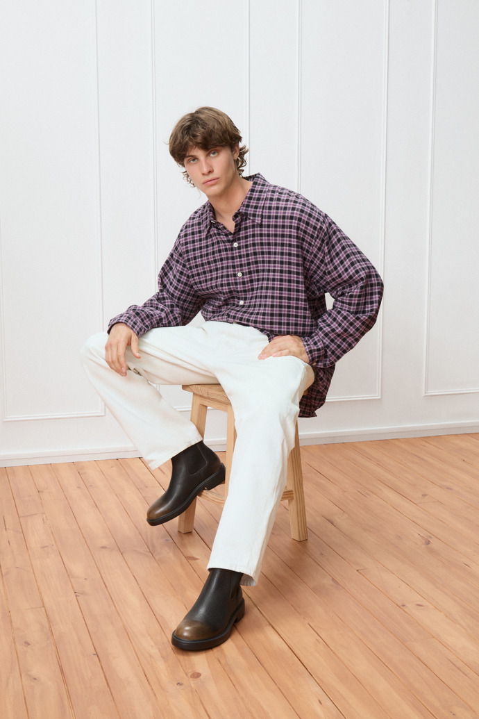 A model wearing Dean Black Leather Ankle Boots for Men.