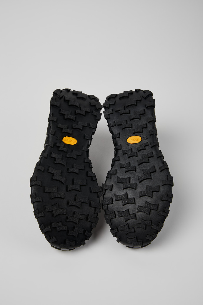 The soles of Drift Trail VIBRAM Black leather ankle boots for men