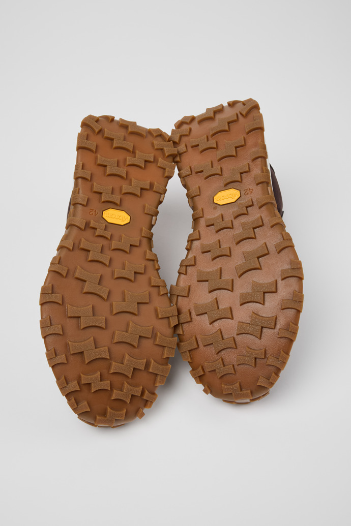 The soles of Drift Trail Brown Nubuck Sneaker Boots for Men.