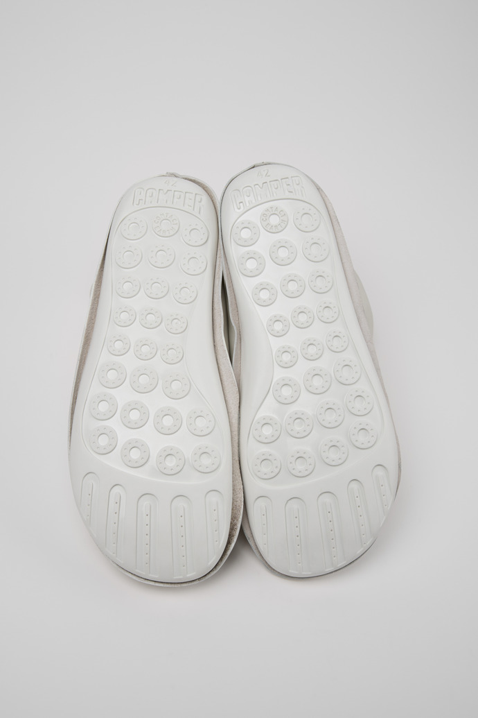 The soles of Camper x ISSEY MIYAKE - Peu Form White Leather Ankle Boots for Men.