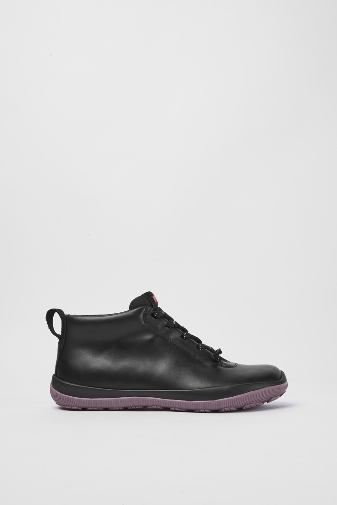 Side view of Peu Pista Black leather shoes for women