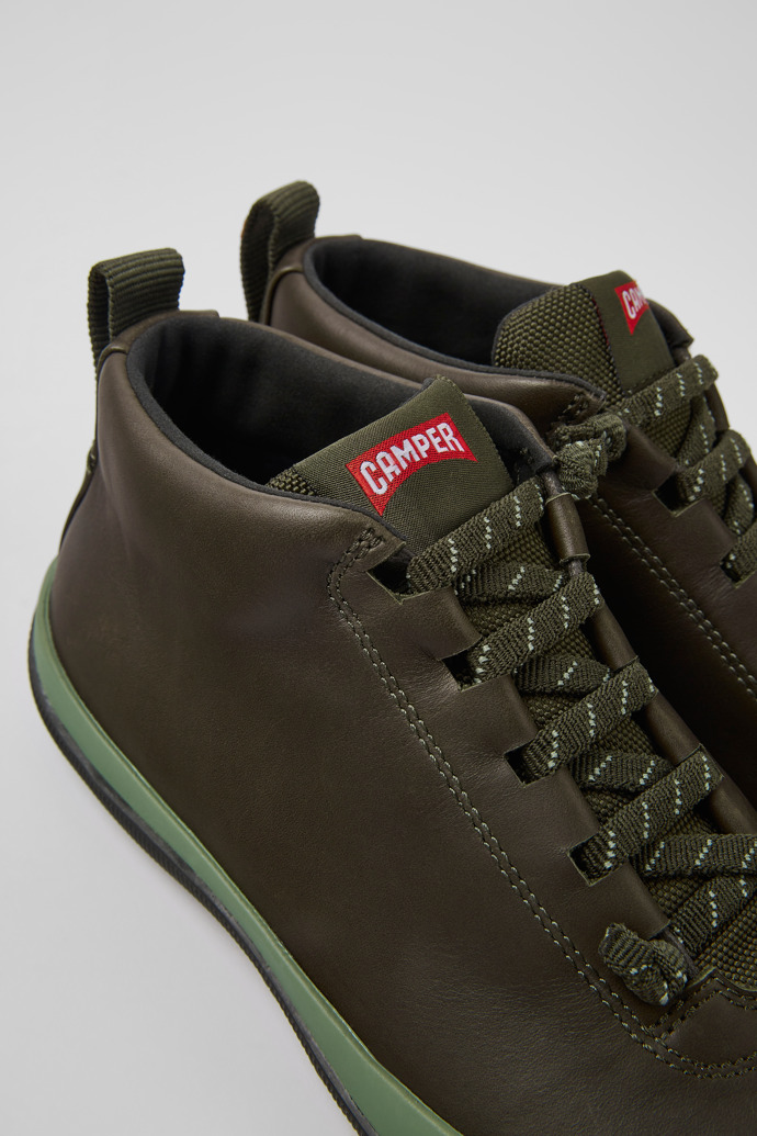 Close-up view of Peu Pista GORE-TEX Green leather sneakers for women