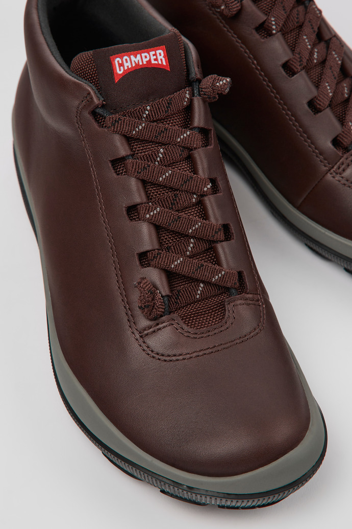 Close-up view of Peu Pista GORE-TEX Burgundy leather sneakers for women